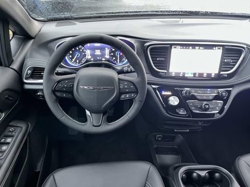 New 2026 Chrysler Pacifica Select w/ S Appearance Package image 12
