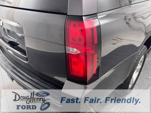 Used 2017 Chevrolet Suburban LT image 14