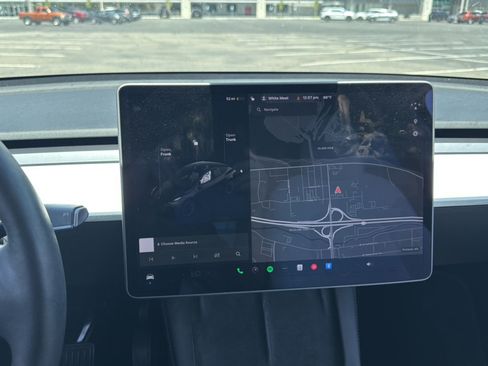 Used 2021 Tesla Model Y Long Range AWD/4WD image 22