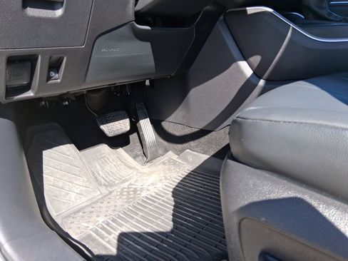 Used 2025 Toyota Highlander XLE AWD/4WD image 6