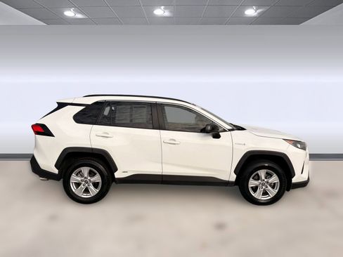 Used 2019 Toyota RAV4 LE image 8