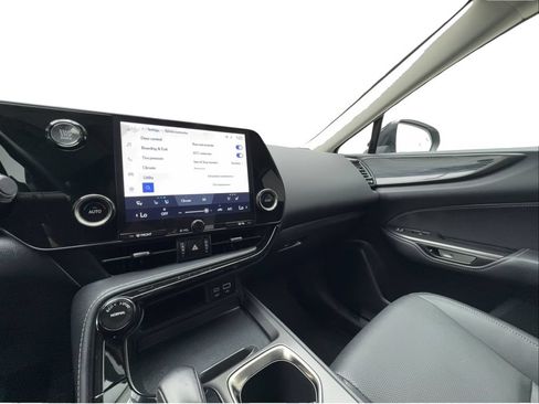 Used 2025 Lexus NX 250 FWD w/ Premium Package image 44