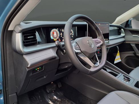 New 2026 Volkswagen Tiguan SE image 14