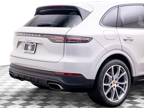 Used 2023 Porsche Cayenne AWD/4WD image 37