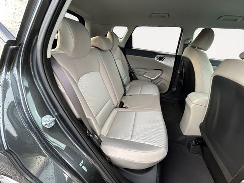Used 2025 Kia Soul LX FWD image 11