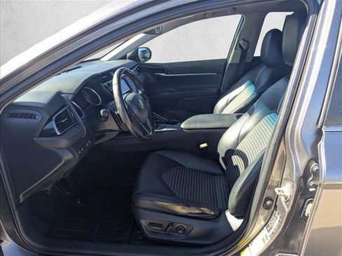 Used 2020 Toyota Camry SE image 10