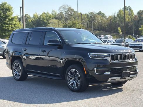 Used 2024 Jeep Wagoneer Series II w/ Flexible Seating Group RWD image 7