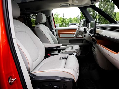 Used 2025 Volkswagen ID. Buzz 1st Edition RWD image 34