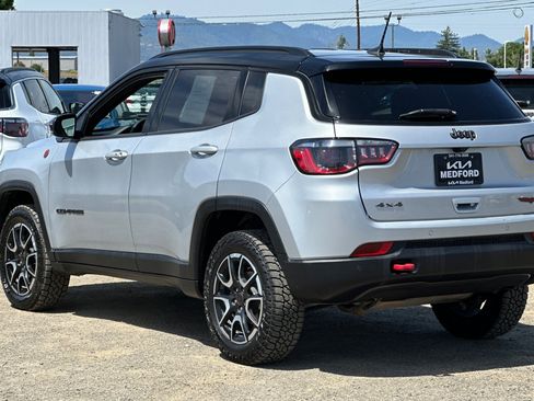 Used 2025 Jeep Compass Trailhawk AWD/4WD image 7
