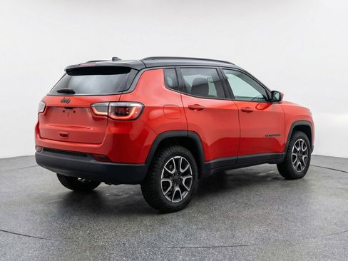 Used 2025 Jeep Compass Trailhawk image 9