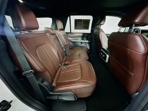 Used 2024 Ford Expedition Limited image 11
