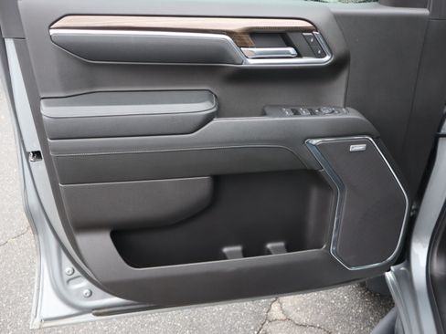 Used 2024 Chevrolet Silverado 1500 LT Trail Boss w/ Convenience Package II image 18