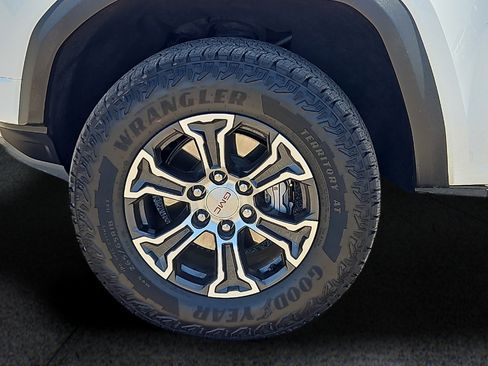 Used 2024 GMC Canyon AT4 AWD/4WD image 8