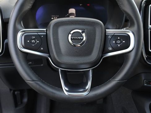 Used 2023 Volvo XC40 Recharge Plus image 7