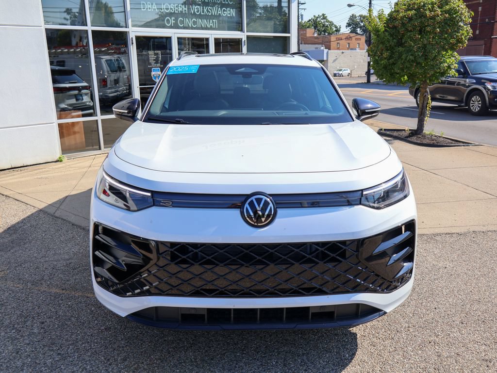 Certified 2025 Volkswagen Tiguan SE R-Line AWD/4WD image 8