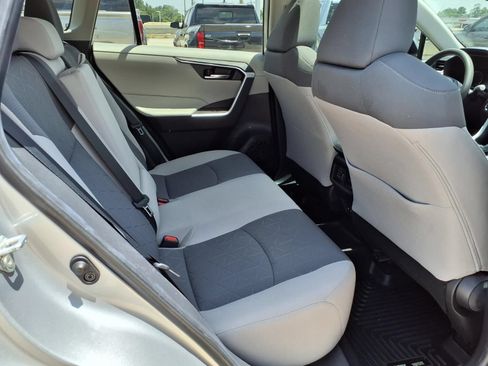Used 2020 Toyota RAV4 XLE w/ Convenience Package FWD image 19