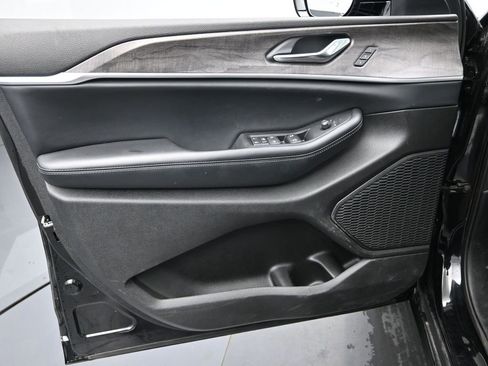 Used 2024 Jeep Grand Cherokee L Limited w/ Luxury Tech Group II image 29