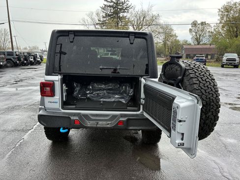 New 2023 Jeep Wrangler Unlimited Rubicon 4xe w/ Cold Weather Group AWD/4WD image 9