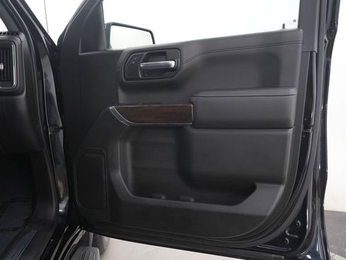 Used 2019 GMC Sierra 1500 SLT w/ Driver Alert Package I AWD/4WD image 9
