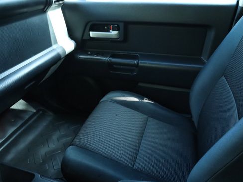 Used 2008 Toyota FJ Cruiser 4WD image 10