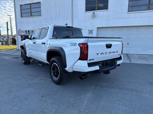 Used 2024 Toyota Tacoma TRD Off-Road image 4