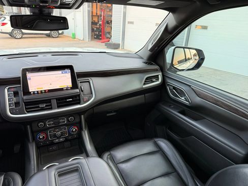 Used 2021 Chevrolet Suburban LT w/ LT Signature Package RWD image 35