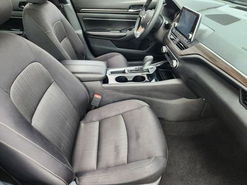 Used 2024 Nissan Altima 2.5 SV image 10