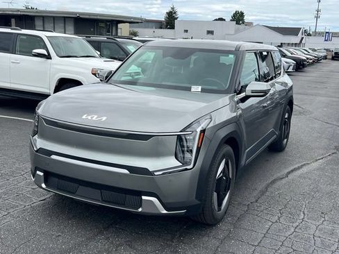 Certified 2024 Kia EV9 Light RWD image 3