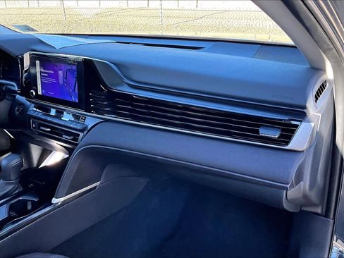 Used 2025 Toyota Camry SE image 15