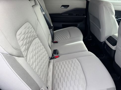 Certified 2022 Nissan Pathfinder SV image 13