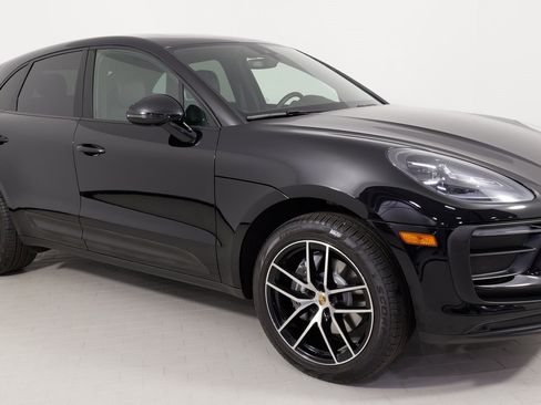 Used 2024 Porsche Macan image 20