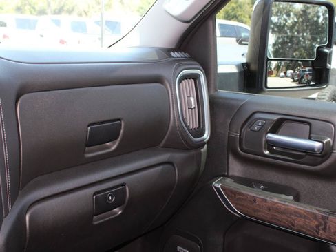 Used 2021 GMC Sierra 2500 Denali w/ Denali Black Diamond Edition AWD/4WD image 23