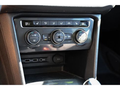 Used 2020 Volkswagen Tiguan SE AWD/4WD image 34