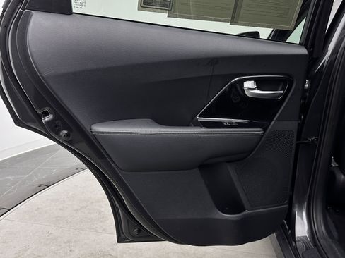 Used 2022 Kia Niro EX FWD image 25