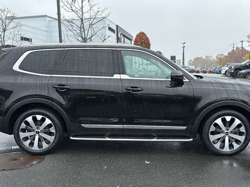 Used 2022 Kia Telluride EX w/ EX Premium Package image 2
