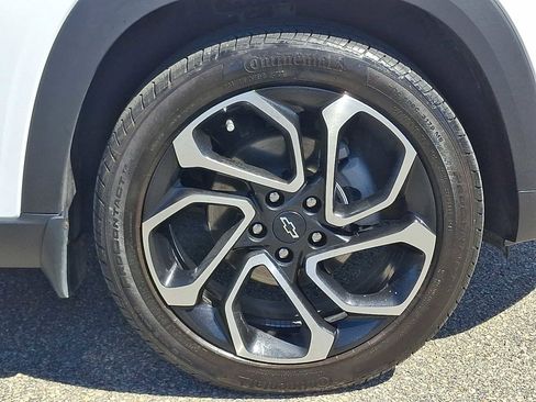 Used 2025 Chevrolet Trax RS w/ Driver Confidence Package image 9