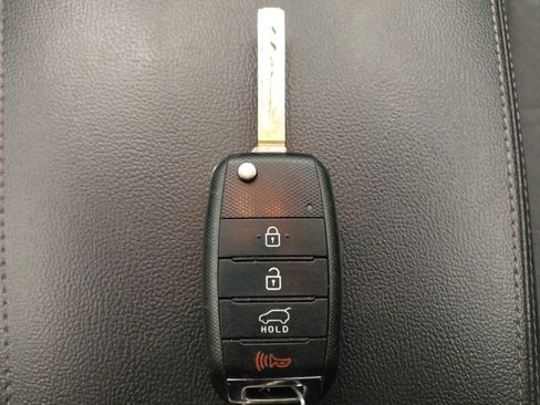 Used 2020 Kia Sorento LX image 32