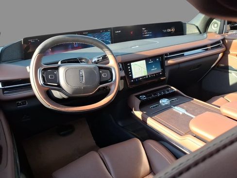 New 2026 Lincoln Navigator Reserve AWD/4WD image 6