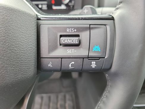 Used 2025 Nissan Rogue SL image 26