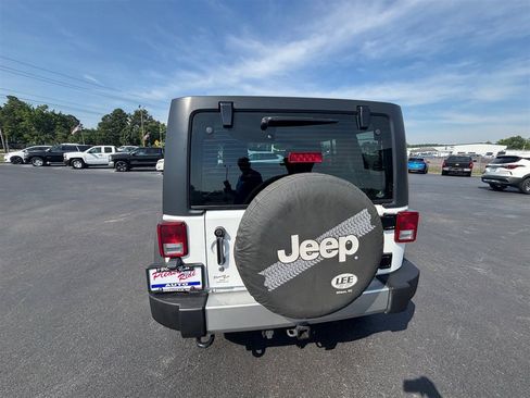 Used 2015 Jeep Wrangler Unlimited Sport w/ Connectivity Group AWD/4WD image 5