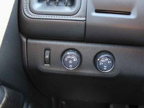 Used 2016 GMC Canyon SLT image 16