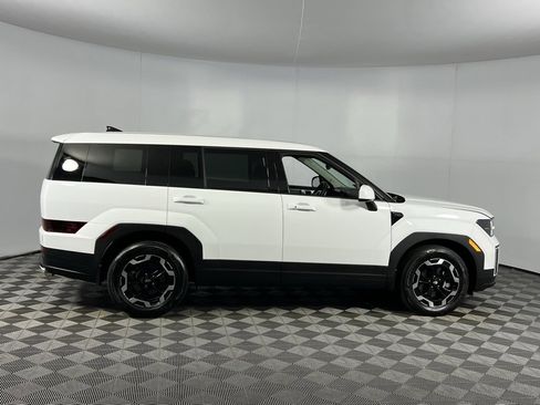 Used 2025 Hyundai Santa Fe SE image 3