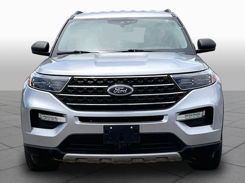 Used 2021 Ford Explorer XLT w/ Equipment Group 202A AWD/4WD image 4