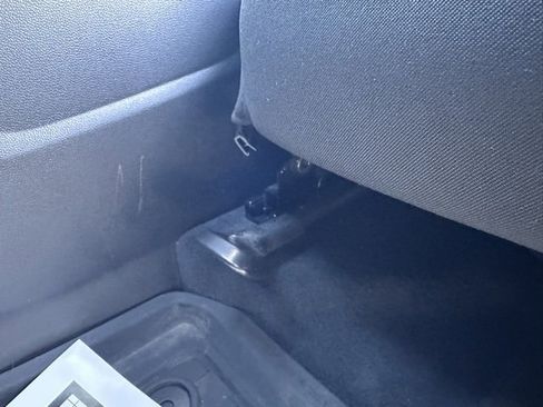 Used 2021 Chevrolet Traverse LS image 12