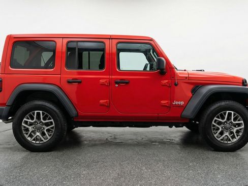 Used 2025 Jeep Wrangler Sahara image 11