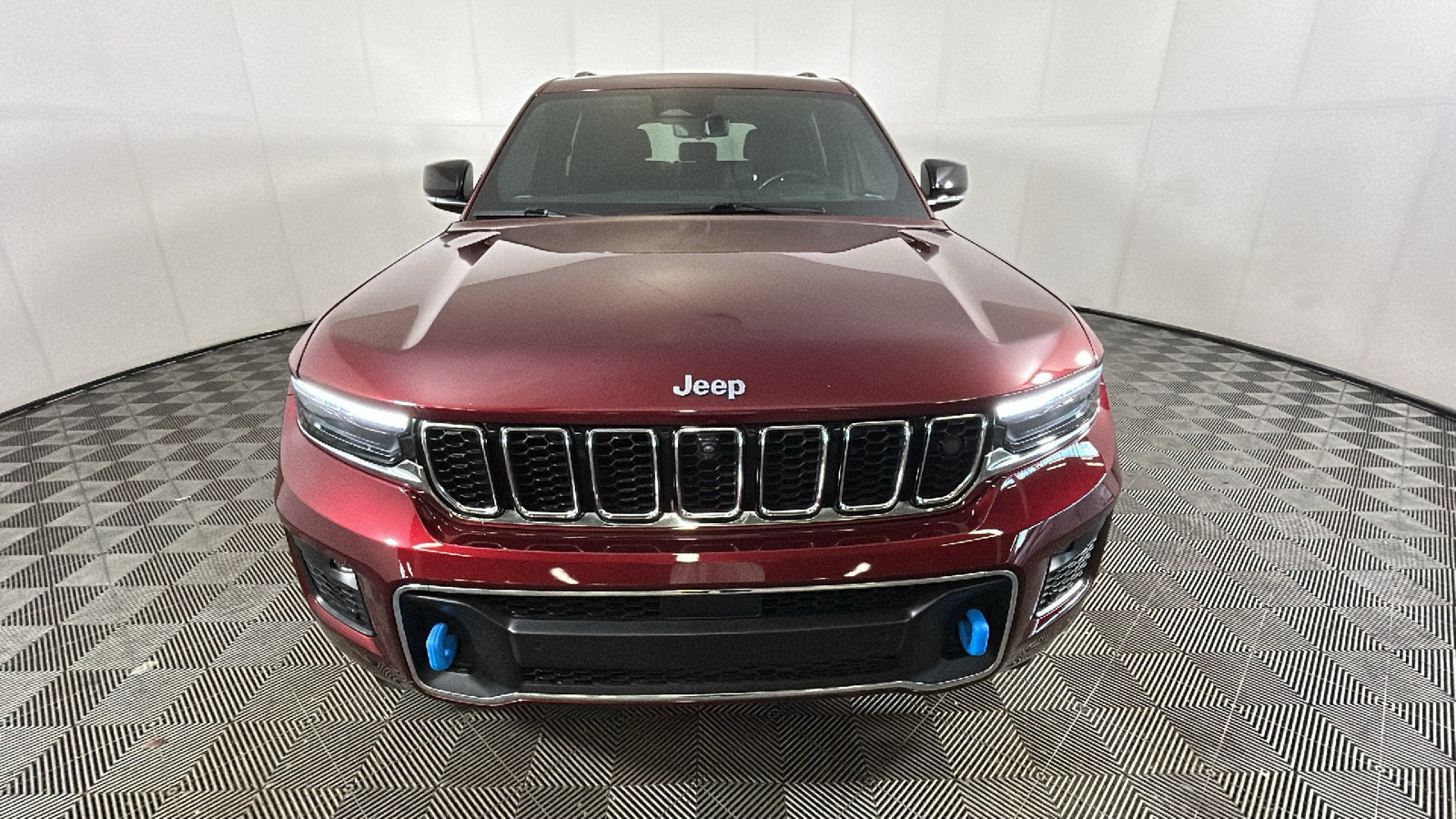 Used 2022 Jeep Grand Cherokee Overland w/ Advanced Protech Group III AWD/4WD image 9