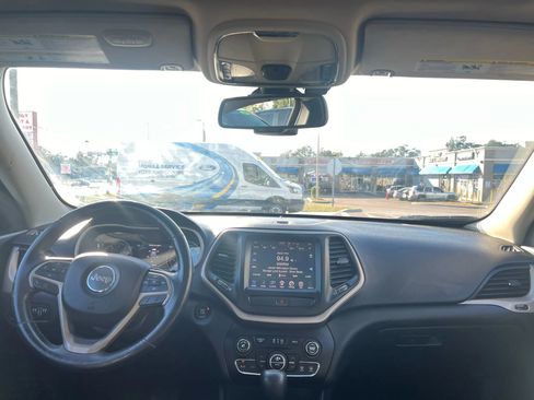 Used 2015 Jeep Cherokee Limited image 13