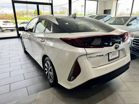 Used 2018 Toyota Prius Prime Advanced image 3