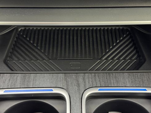 Used 2023 BMW i7 xDrive60 w/ Executive Package 2 image 34