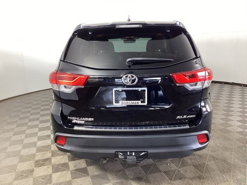 Used 2019 Toyota Highlander XLE AWD/4WD image 3